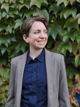 Emily Lange headshot