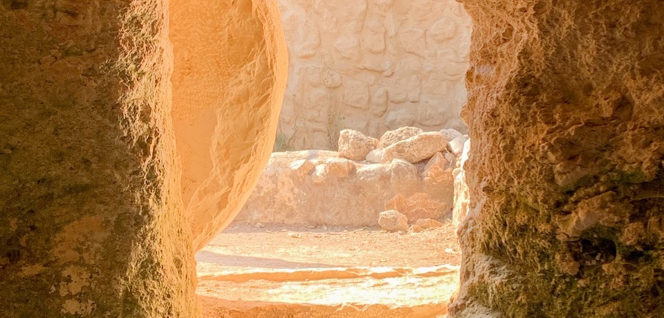 Empty_tomb_980x460